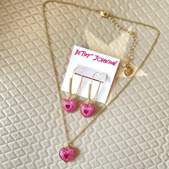 BETSEY JOHNSON Faux Stone Pave Heart Earrings & Matching Necklace Set NWT Pink - Picture 4 of 4